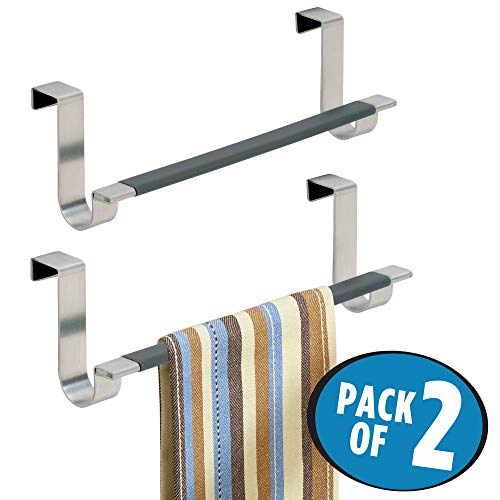 mDesign Over Cabinet Door Hand Towel Holder for Kitchen - 23 cm Wide Hanger Hooks Inside/Outside Cupboard Doors for Storage - Over Door Towel Rai