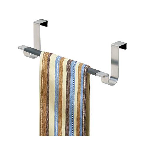 mDesign Over Cabinet Door Hand Towel Holder for Kitchen - 23 cm Wide Hanger Hooks Inside/Outside Cupboard Doors for Storage - Over Door Towel Rai