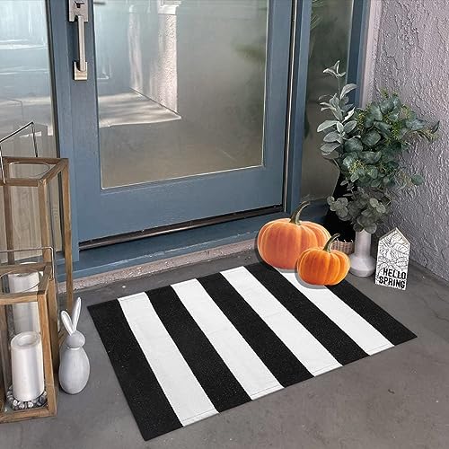 Seavish Black and White Striped Rug, 23.6" x 35.4" Indoor Outdoor Doormats Welcome Mats for Front Door Layered Door Mats Front Porch Mat Handmade