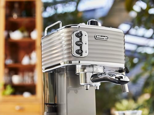 De'Longhi Scultura Traditional Barista Pump Espresso Machine, Coffee and Cappuccino Maker, ECZ351BG, Champagne
