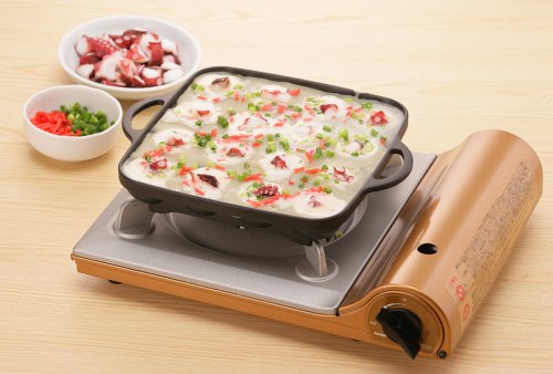 Iwatani Takoyaki Grill Pan, Medium, Black